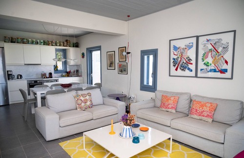 Ioulida Villa | Villa Levanda: Oceanfront Retreat with Pool and Kitchen
