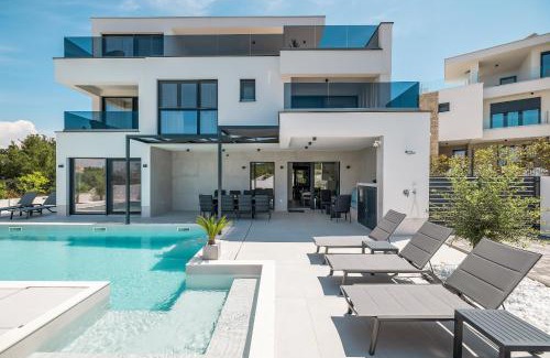 Murter Villa | Exquisite Villa Levant: 4-Star Oceanfront Getaway