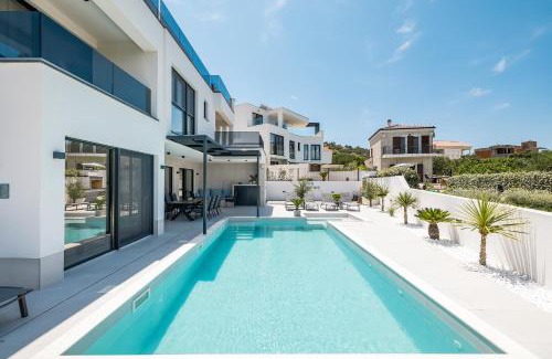 Murter Villa | Exquisite Villa Levant: 4-Star Oceanfront Getaway
