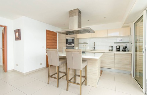 Le Diamant Villa | Beachfront Villa Leynita Bay: Top-Rated Stay with Pool