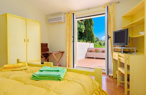 Sa Castangia Villa | Villa "Li Cuponi": Private Terrace, Balconies & Wi-Fi Access