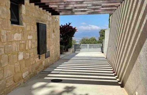 Lara Villa | Villa LIBRO