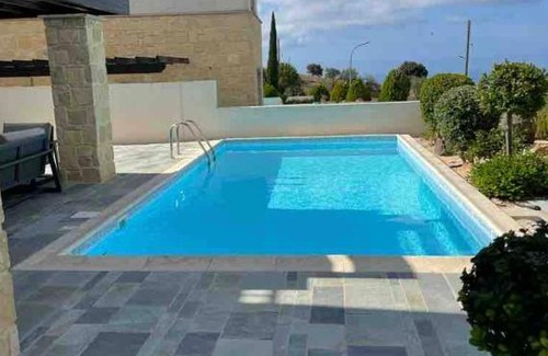 Lara Villa | Villa LIBRO