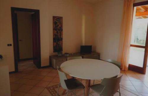 San Felice del Benaco Apartment | Villa Lidia: Perfect Oasis with Ocean Views & Pet-Friendly