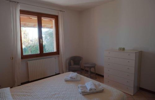 San Felice del Benaco Apartment | Villa Lidia: Perfect Oasis with Ocean Views & Pet-Friendly
