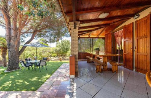 Solanas House | Villa Lidia: Relaxing Retreat with Ocean Views & Pet Friendly