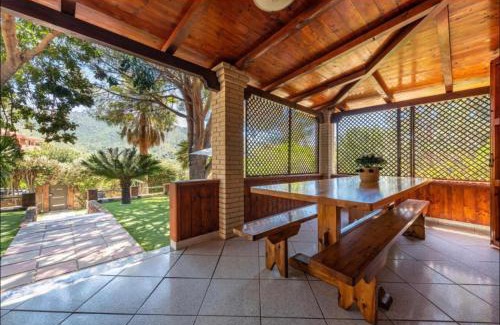 Solanas House | Villa Lidia: Relaxing Retreat with Ocean Views & Pet Friendly