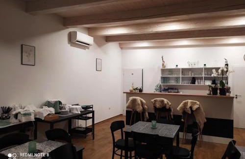 Bechyne House | Cozy Villa Liduška: Family-Friendly Café & Dining