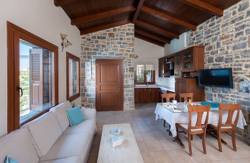 Agia Pelagia Villa | Villa Ligaria: Heated Infinity Pool & Steps to the Beach