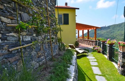 Solaro Villa | Villa Limoni Terrace Garden: Guest Rated 9.8 with Pet-Friendly Perks
