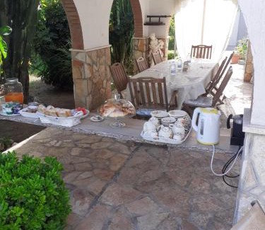 Taranto Bed & Breakfast | Villa Lina Bed & Breakfast: Oceanfront Retreat with Pool
