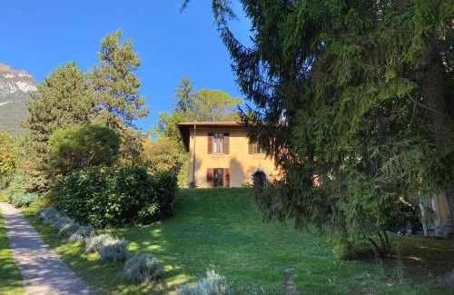 Tremezzo Bed & Breakfast | Pet-Friendly Villa Lina with Ocean View & Hot Tub - 4 Star