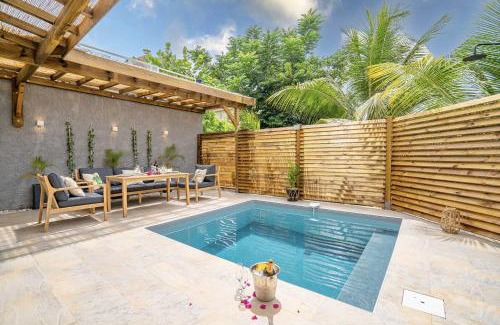 Le Diamant Villa | Villa Linay: Modern Comfort with Heated Pool & Netflix Access