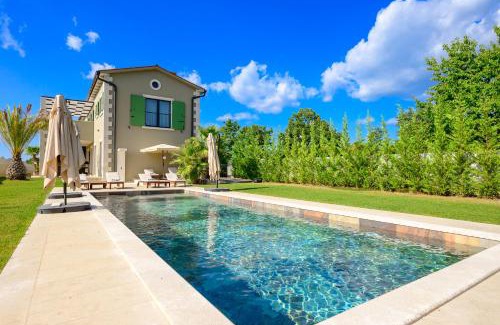 Kanfanar Villa | Experience Villa Linnelle: 4-Star Retreat in Rovinj