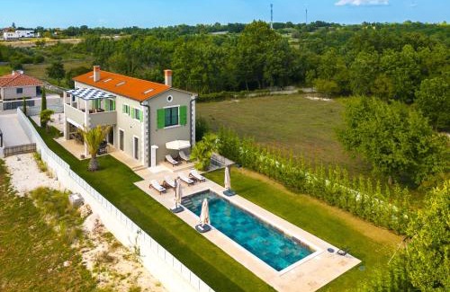 Kanfanar Villa | Experience Villa Linnelle: 4-Star Retreat in Rovinj