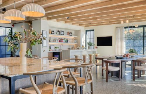 Constantia House | Indulge in Villa Lion View: Private Oceanfront Retreat