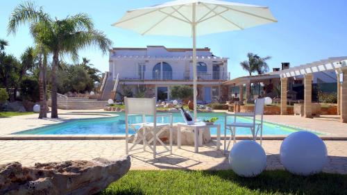 Castrignano del Capo Villa | Exquisite Villa Liquattruvienti: 4-Star Stay with Pool & Hot Tub