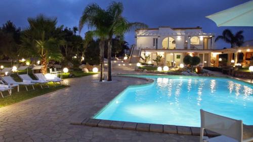 Castrignano del Capo Villa | Exquisite Villa Liquattruvienti: 4-Star Stay with Pool & Hot Tub