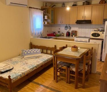 Mikrospilia Apartment | Family-Friendly Villa Lochia - Mikrospilia House Awaits You