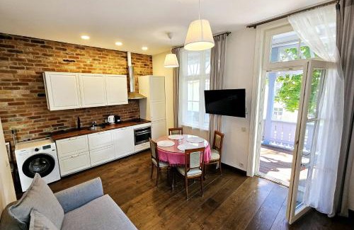 Juodkrante Apartment | Villa Loebel 1881 - Guest Rated 9.6, Family-Friendly Retreat