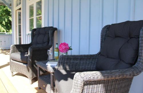 Juodkrante Apartment | Family-Friendly Villa Loebel: Queen Louisa Apartment Awaits