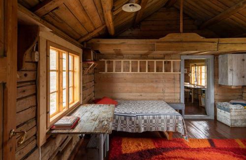 Bostad Villa | Fisherman's Cabin: Oceanfront Oasis with High Guest Ratings