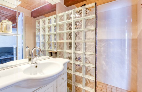 Lunel Villa | Villa "Loft Ambrussum": Relaxing Terrace, Hot Tub & Wi-Fi