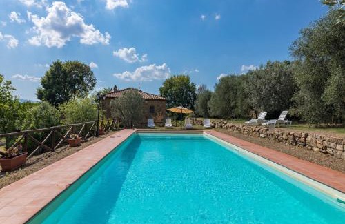 Pieve a Presciano House | Beachfront Bliss at Villa Loggiato: Pet-Friendly Retreat