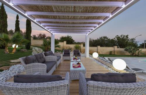 Parabita Villa | Relax at Villa Loran by BarbarHouse with Pool & Pet-Friendly