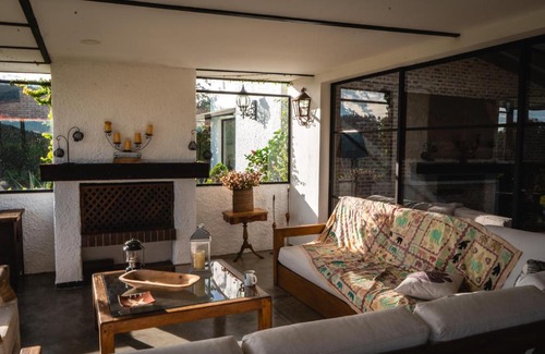 Retiro Villa | Villa Lorena: Family-Friendly Retreat with Hot Tub Access