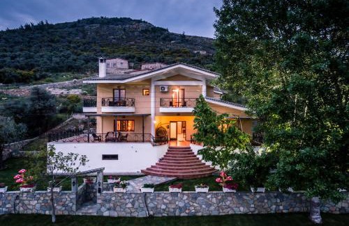 Prinos Villa | Villa Loridis: Oceanfront Haven with Pool & 10/10 Ratings