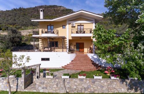 Prinos Villa | Villa Loridis: Oceanfront Haven with Pool & 10/10 Ratings