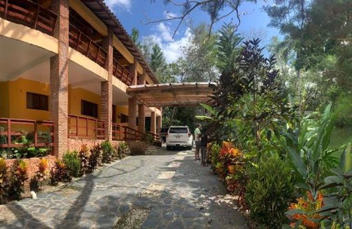 Jarabacoa House | Discover Villa Los Arroyos: 4-Star Retreat with Pool & Pets