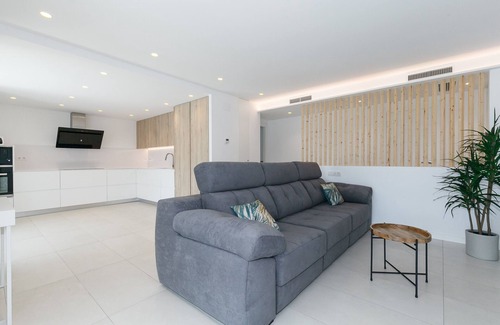 Miami Platja Villa | Experience Villa Los Dados: Oceanfront Bliss Awaits