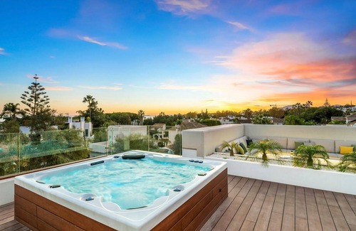Golden Mile Villa | Villa Los Elementos: Spacious Four Bedroom Retreat with Pool