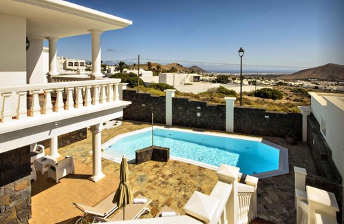 Nazaret Villa | Villa Los Loros: Guest Rated 10/10 with Pool & Pet Friendly