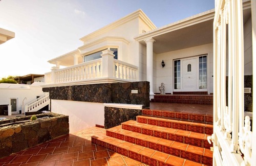 Nazaret Villa | Villa Los Loros: Guest Rated 10/10 with Pool & Pet Friendly