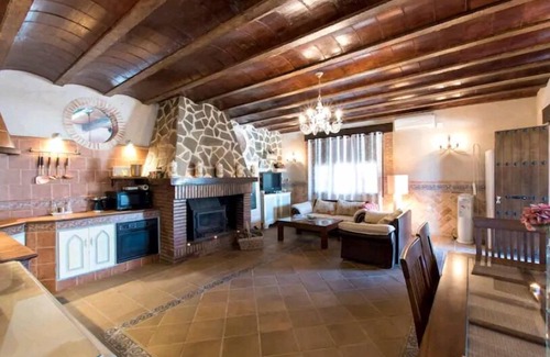 Miguel Esteban Ski Chalet | Pet-Friendly Villa Los Olivos with Private Pool and Kitchen