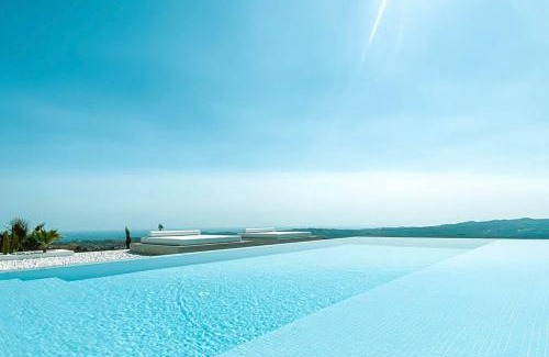 Mijas Villa | Villa Los Pichies: Oceanfront Getaway with Pool & Breakfast