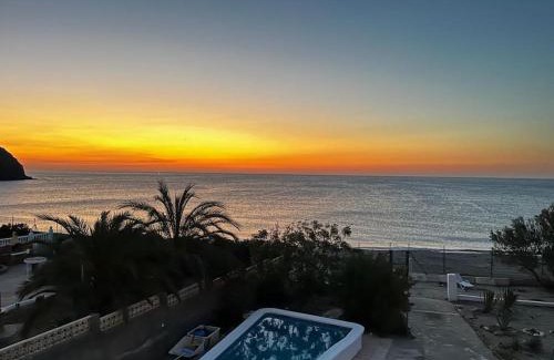 Carboneras Villa | Villa Los pies en agua - A Beachfront Refuge