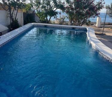 Carboneras Villa | Villa Los pies en agua - A Beachfront Refuge
