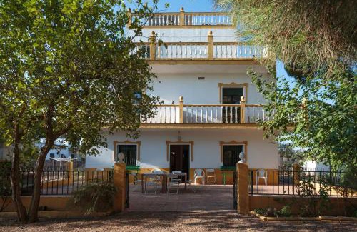 Marchena Villa | Experience Villa Los Pinos: Family-Friendly with Pool
