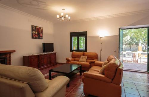 Marchena Villa | Experience Villa Los Pinos: Family-Friendly with Pool