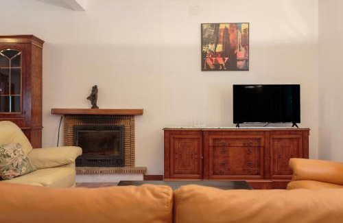 Marchena Villa | Experience Villa Los Pinos: Family-Friendly with Pool