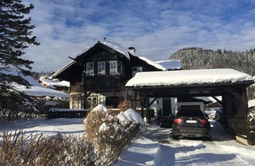 Altaussee Villa | Villa Loserblick: Guest Rated 9.5 with Pet-Friendly Stay