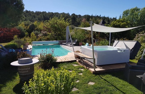 Nages-et-Solorgues Villa | Villa "lou simbèu" - Guest Rated 9.6 with Ocean View & Pool