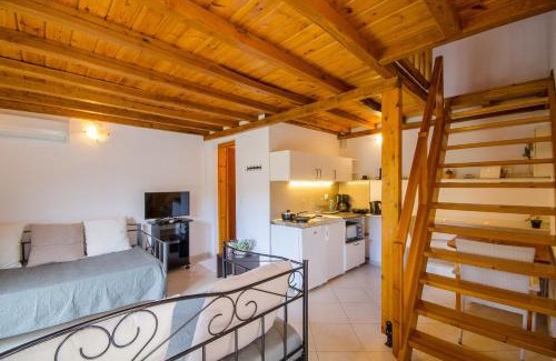Kanapitsa House | Villa Louisa: Relax by the Ocean at a Private Beach Retreat