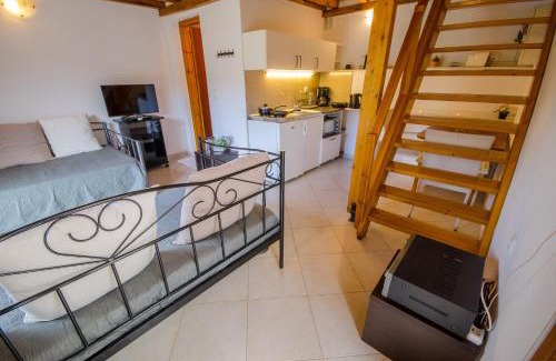 Kanapitsa House | Villa Louisa: Relax by the Ocean at a Private Beach Retreat