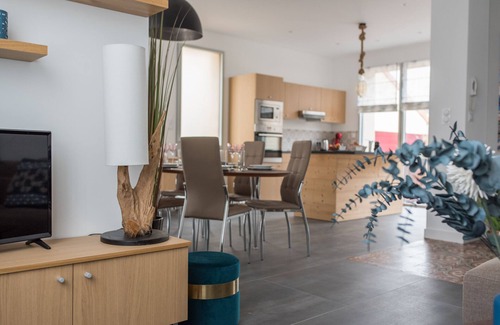 Quartier des Dunes Villa | Villa Louise - Oceanfront Getaway with Breakfast Included
