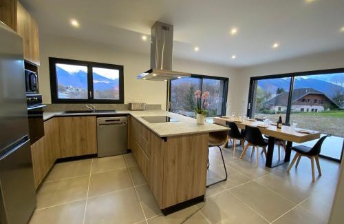 Mercury House | Villa Lounge: Family-Friendly Getaway Rated 9.5/10